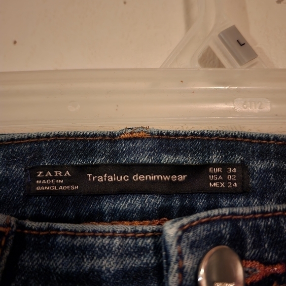ZARA Trafaluc Denimwear Embroidered Floral Jeans Size 2, Inseam 27" - Picture 4 of 8